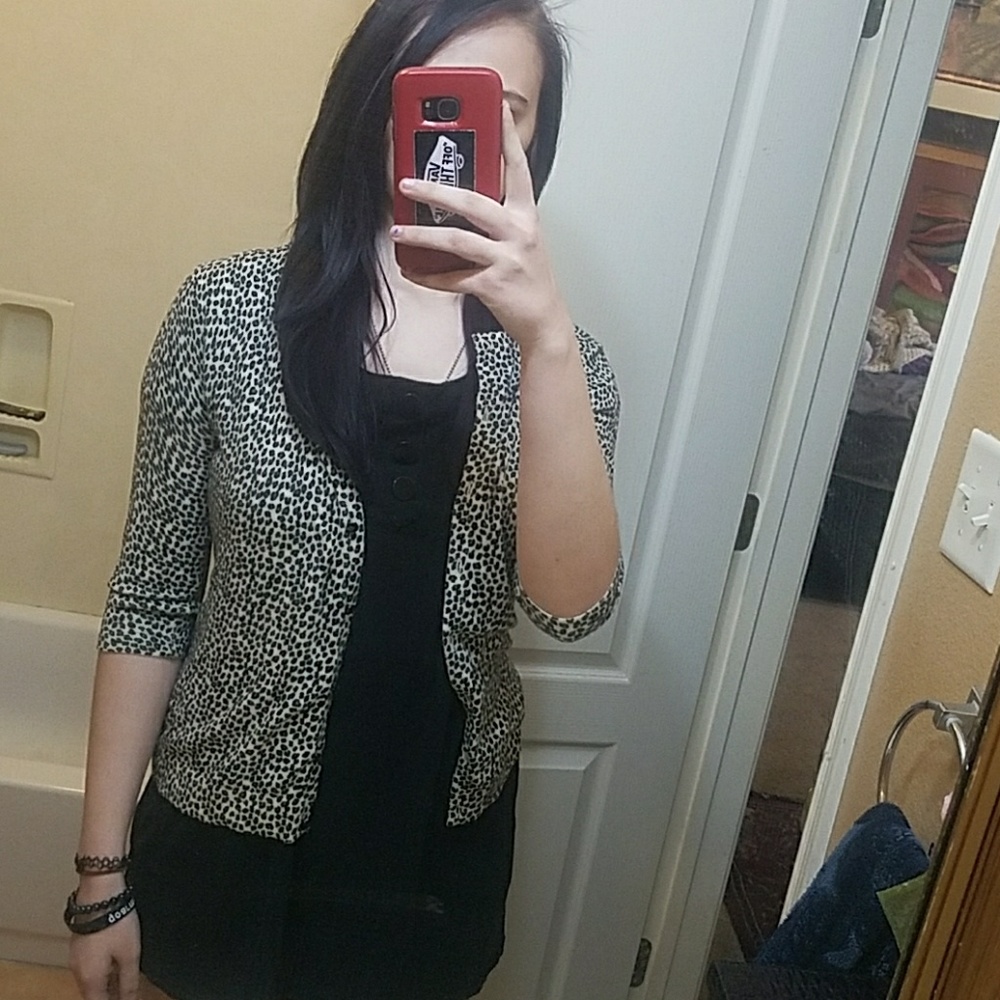 Mid sleeve cheeta print shirt
